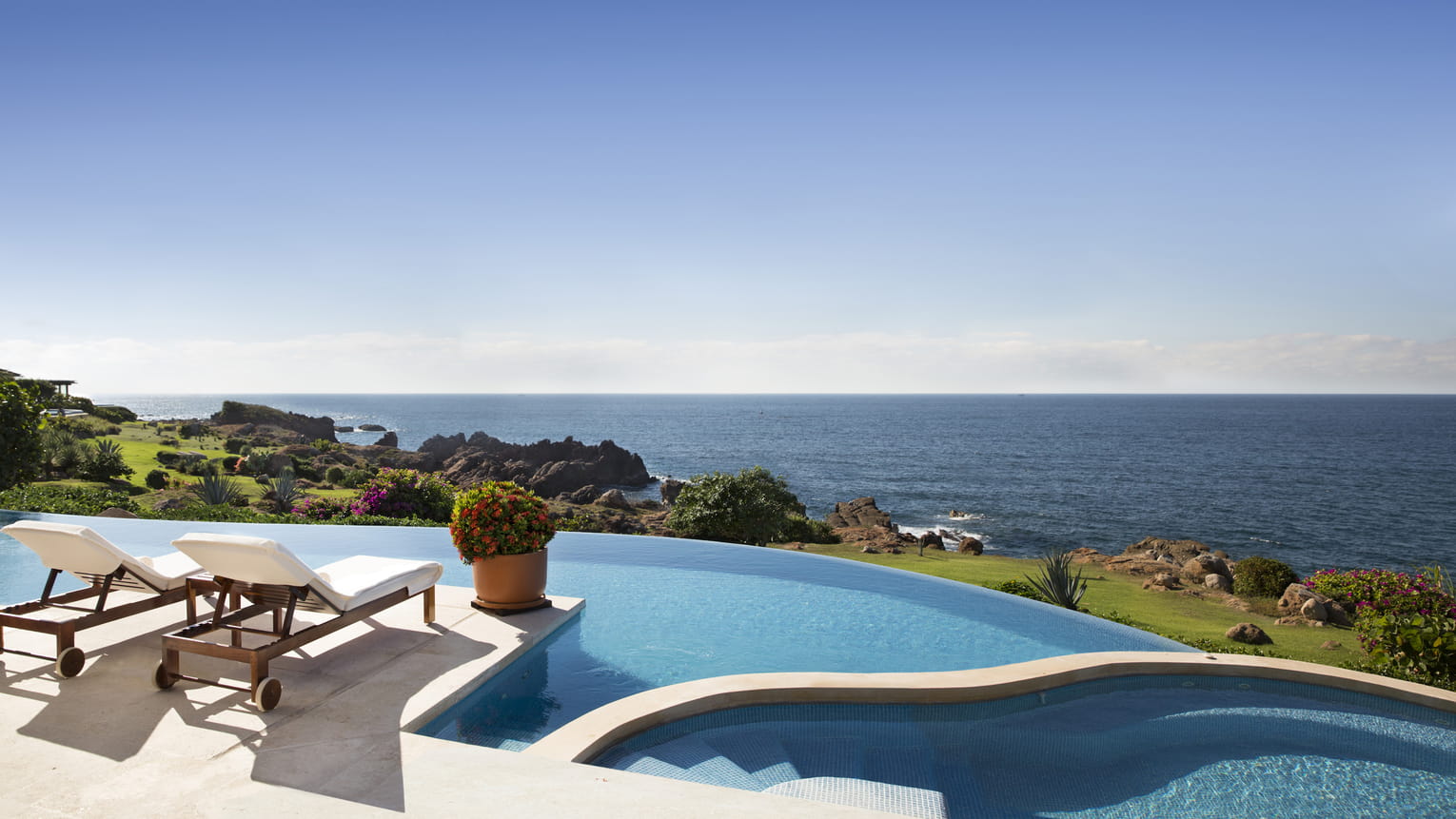 Four Seasons Punta Mita infinity pool overlooking the Pacific Ocean